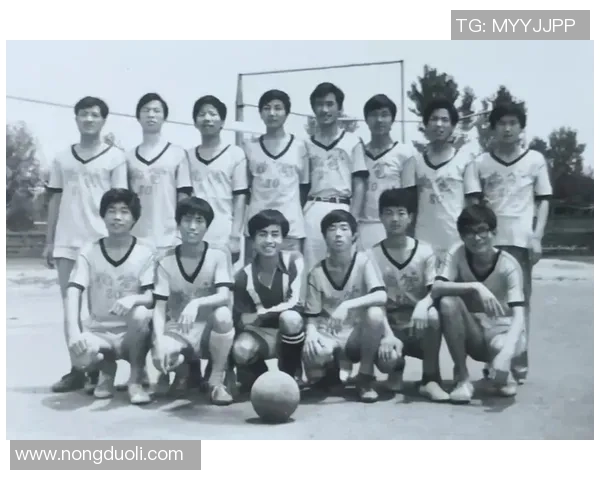 西安足球队逆袭之旅：从默默无闻到杯赛传奇的奋斗历程